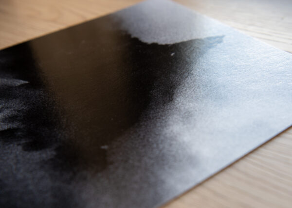 Zdjęcie detalu - faktury papieru barytowego do czarno-białych wydruków